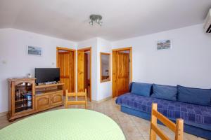 Apartments with parking space Jezera, Murter - 21148