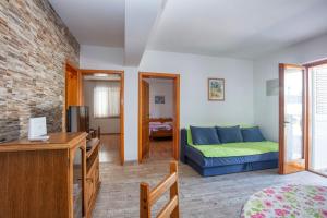 Apartments with parking space Jezera, Murter - 21148