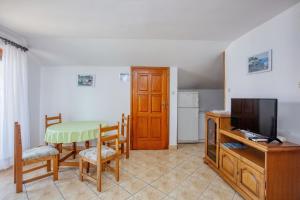 Apartments with parking space Jezera, Murter - 21148