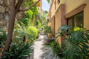 Angelic Centro 2BR, Pool & Jacuzzi, Gated Village