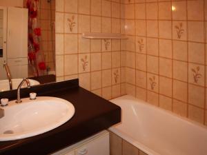 Studio skis aux pieds, 4 pers, Les Orres, terr. sud - FR-1-322-535