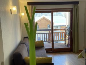 Charmant 3P 5 pers. à 300m des pistes avec balcon et parking, Chantemerle - FR-1-762-35