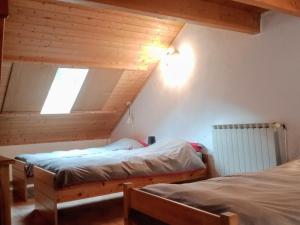 Chalet spacieux 6 pièces avec cheminée, barbecue, près des pistes, parking privé - FR-1-762-43