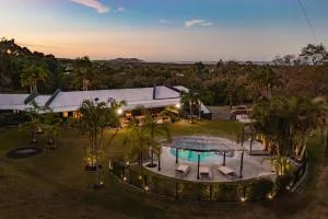 Casbar Estate - retreat with pool & ocean views - Newrybar