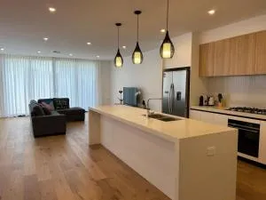 New 2-story house with 4 bedrooms and 3 shower rooms - 格伦韦弗利