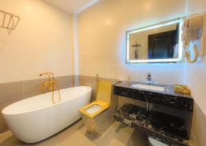 Phòng Có Giường Cỡ Queen Và Bồn Tắm Spa (Queen Room with Spa Bath)