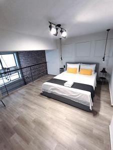 ZOE LOFT