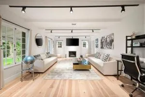 Chic 3BR Oasis in Studio City:Toluca Lake Adjacent - Studio City