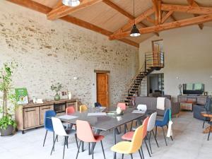 Gîte rénové avec piscine intérieure, accessible PMR, en plein cœur du Bocage Vendéen. - FR-1-426-536