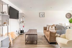 Cozy 2 brm apartment mins away from United Center