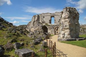 LOCATION à COUCY LE CHATEAU