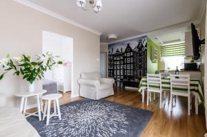 Nr 3 EUROPA22 Standard Apartament z wanną i balkonem PARKING 24 CENTRUM MIASTA Quick Check-in