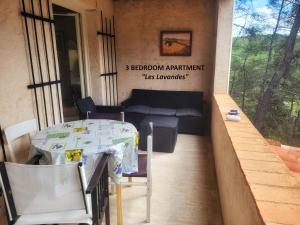 Maisons de vacances Gites les Dryades, au calme, entre oliviers et piscine : photos des chambres