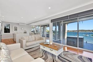 Absolute Waterfront Lakehouse Fishing Point Waterfront Pool Jetty