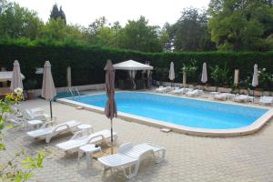 Pomorie Residence 1-bedroom apartment with pool & free parking, 300 m to the beach - 4hvězdičkové hotely ve městě Pomorie