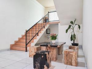 RedDoorz Plus Syariah near Simpang Rimbo Jambi 2