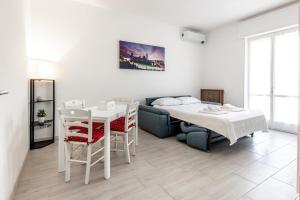 [House Near Train Station]AC