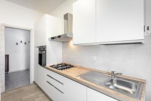 [House Near Train Station]AC