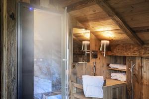 Chalets CHALET LES CERISES Jacuzzi, Sauna, Hammam, Cinema : photos des chambres