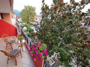 Ioannas Mansion - By the lake