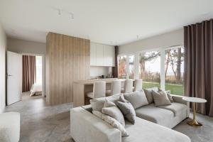 LET'S SEA - 2 Bedroom - Premium Baltic Apartment with Front Sea View Garden and SPA access - 4hvězdičkové hotely ve městě Gąski