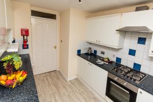 Fife - Driveway Parking Spacious 4 bed house Sleeps 6 Ideal Contractor Accommodation