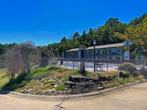 Quality Inn Clinton North