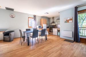 Appartements Le Hameau du Comte de Foix - 11 chalets en Ariege : Appartement 1 avec 2 Chambres