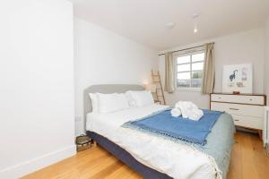 Cosy 2 bed flat in central Bristol on river Avon