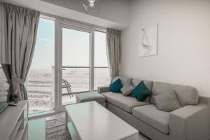 StoneTree - Modern 1BR in high-rise residences