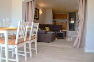 Casa Yelena - Well maintained flat only 30 m from the sea with pool