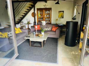 Maisons de vacances Puyvert appartement de charme en duplex au calme avec jardin et acces piscine - Proche Lourmarin : photos des chambres
