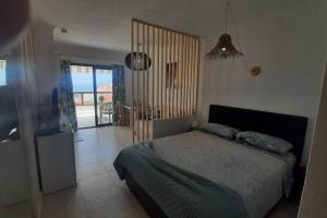 Central studio with sea view balcony!