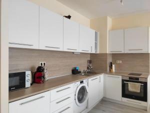 Beachfront Panoramic Flat @ South Bay residence