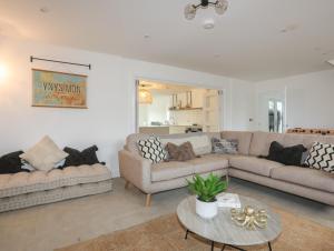 Ysgol Fawr Big School