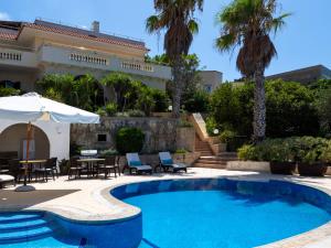 Villa Palma - Sunset Sea Views with Pool, Jacuzzi, Sauna and Games Room