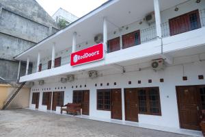 RedDoorz near Plaza Ambarrukmo Yogyakarta