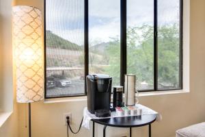 Tucson Escape with Outdoor Community Pool and Hot Tub!