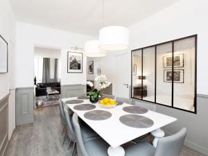 Appartements LivinParis - Luxury 3 Bedrooms Grands-Boulevards I : photos des chambres