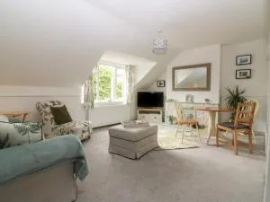 2 Station Road East - Peterculter