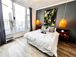 Stunning Oceanfront Apartment with a balcony overlooking Umdloti Beach