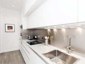 Appartements LivinParis - Luxury 3 Bedrooms Grands-Boulevards I : photos des chambres