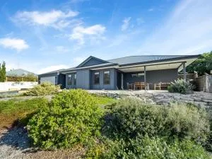 Whale Tails Augusta - stylishly modern in the town of Augusta - Augusta