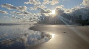 Apartamento na Praia Grande II - Pé na Areia