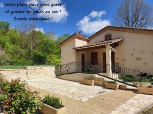 Gîte de la Tride 1 avec terrasse proche du centre