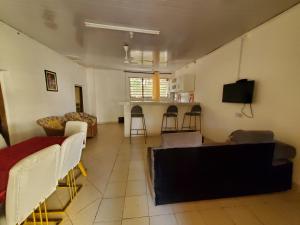 3 Bed Villa - Sleeps 6 - Pool - Garden - Parking