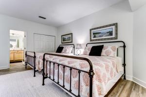 2351 Courtside Villas