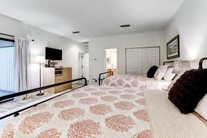 2351 Courtside Villas