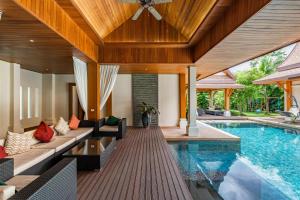 Champagne Villa Luxurious Tropical Pool Villa