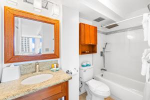 Cozy 1BR with Great Ocean Views - 3 Mins to Waikiki Beach!